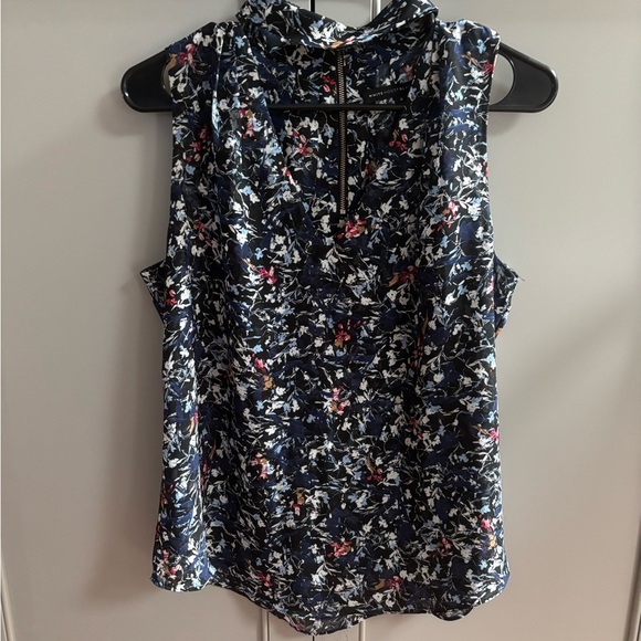 White House Black Market Top Womens 8 Black Blue Floral Neck Cutout Flowy Artsy - Picture 5 of 5
